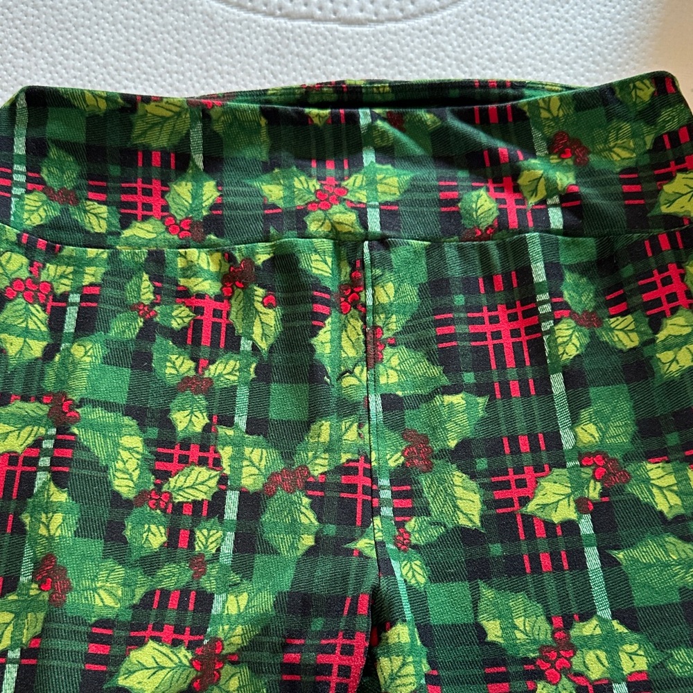 LuLaRoe Green and Red Patterned Leggings